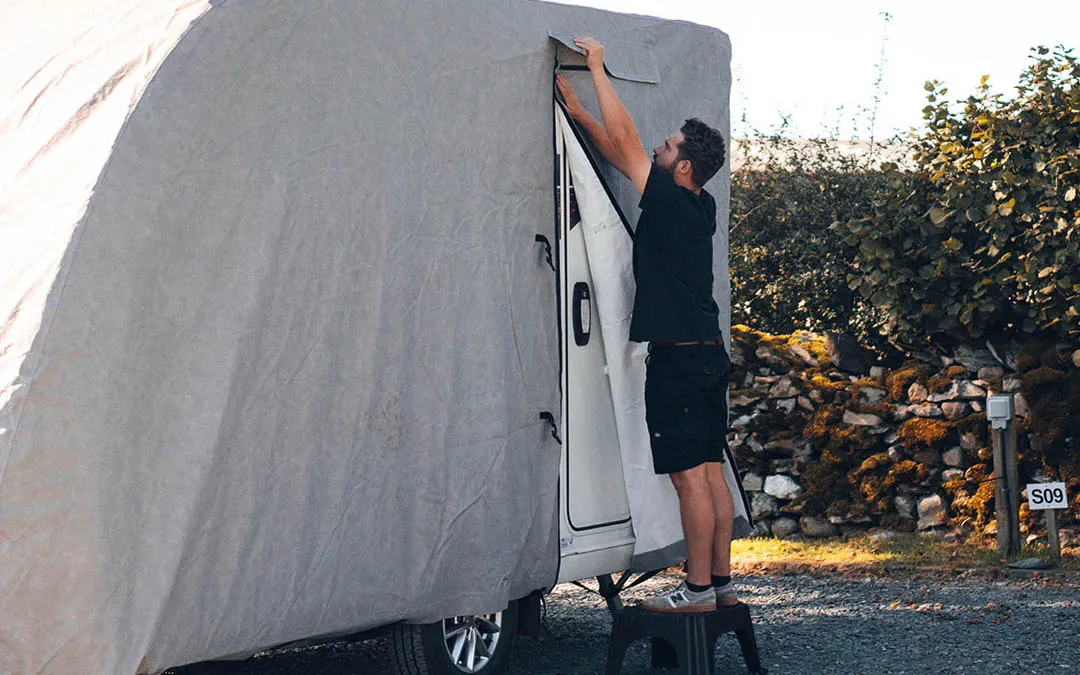 CAMC Images 0000 CARAVAN GALLERY IMAGERY2 0003 COVER DETAILS SPECIALISED COVERS 40