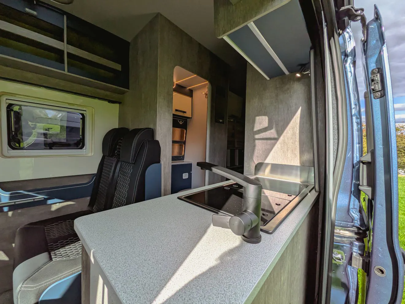 Wildax Equinox Outside Inside View Resize1320